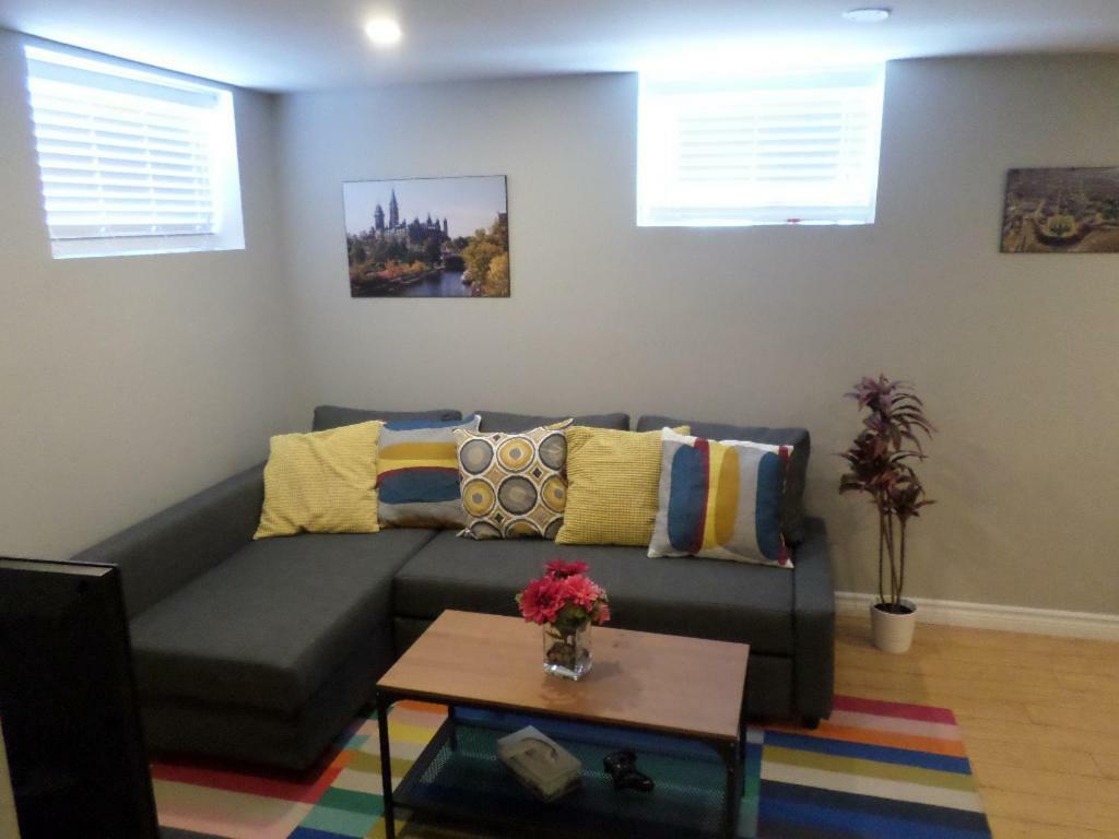 Fantastic And Modern Downtown 1-Bed Basement Apt., Parking Wi-Fi And Netflix Included Ottawa Luaran gambar